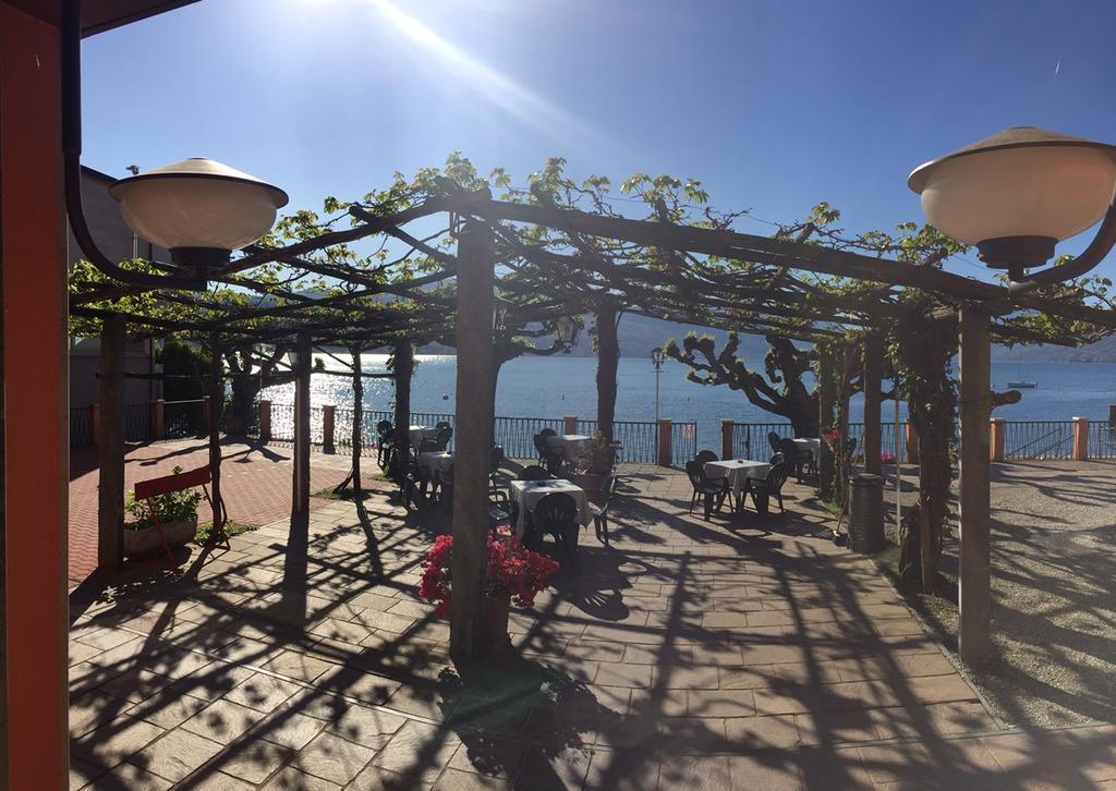Albergo Riva Reno Di Leggiuno Exterior foto