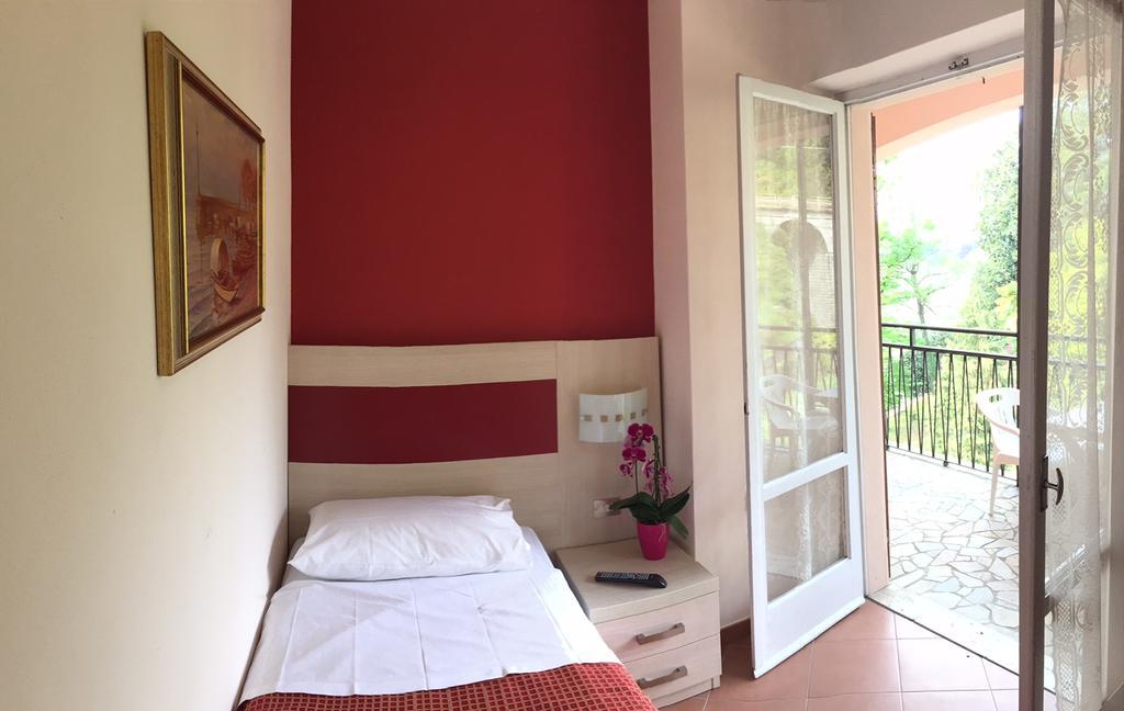 Albergo Riva Reno Di Leggiuno Quarto foto
